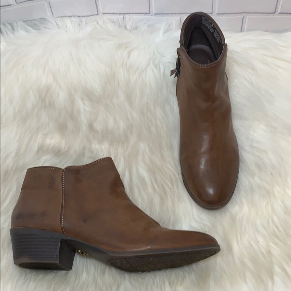 Vera Wang Danna Cognac Leather‎ Booties Sz 9.5